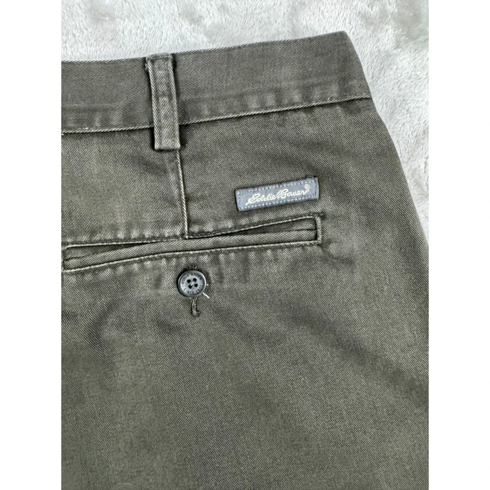 Eddie Bauer Chino Pants Mens 38x30 Green Classic Fit Pleated Wrinkle Resistant - Picture 15 of 16